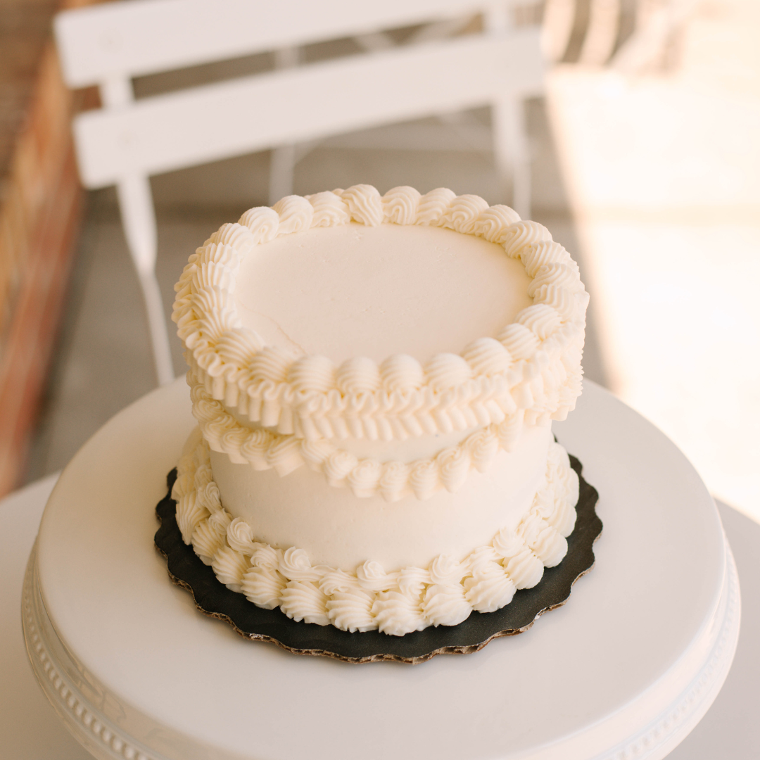 Simple Vintage • Designer Cake - Main Image