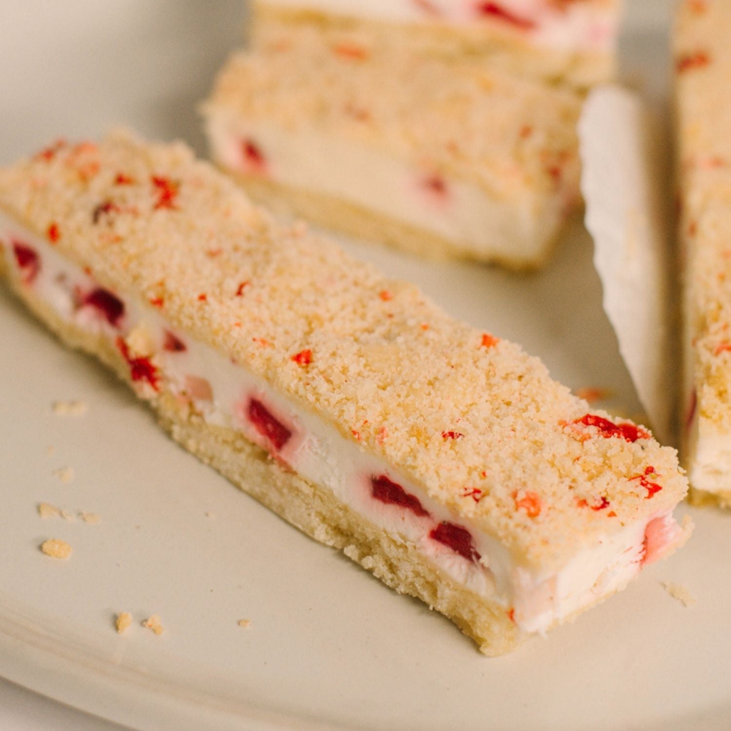Strawberry Crumble Bar