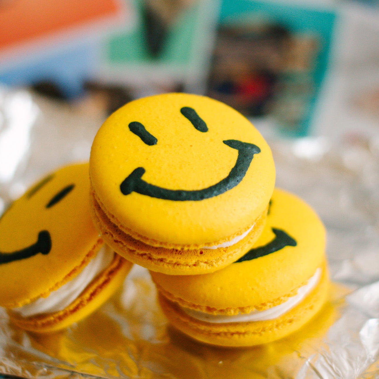 Smiley Macaron • 90s Nostalgia