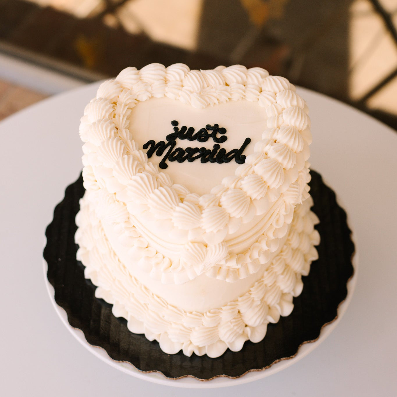 Single Tier Vintage Heart Shape • Wedding Cake