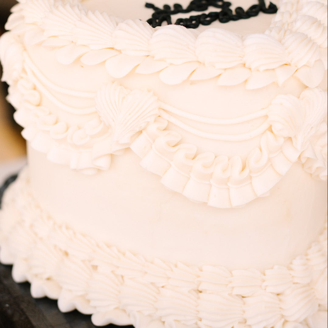 Single Tier Vintage Heart Shape • Wedding Cake