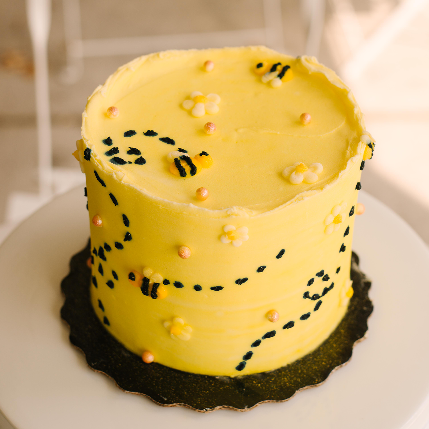 Buzzing Bee • Designer Cake