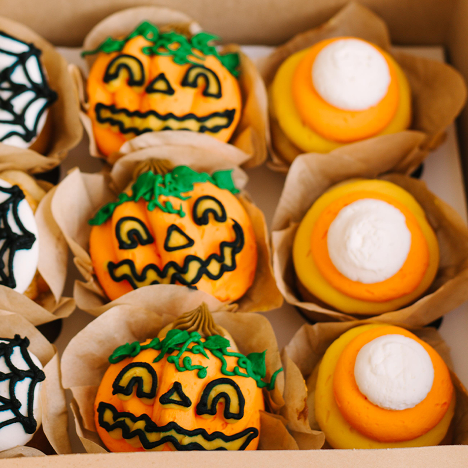 Candy-Lanterns • Designer Cupcakes