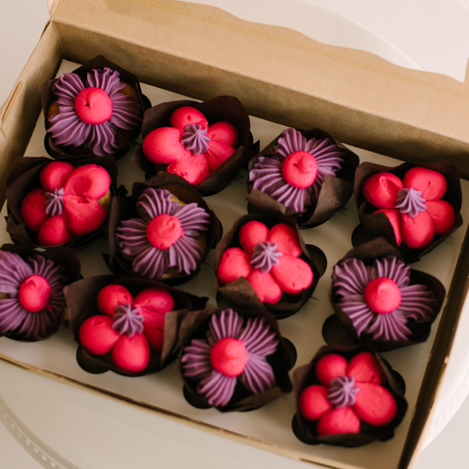 Minimal Floral Mini Cupcakes