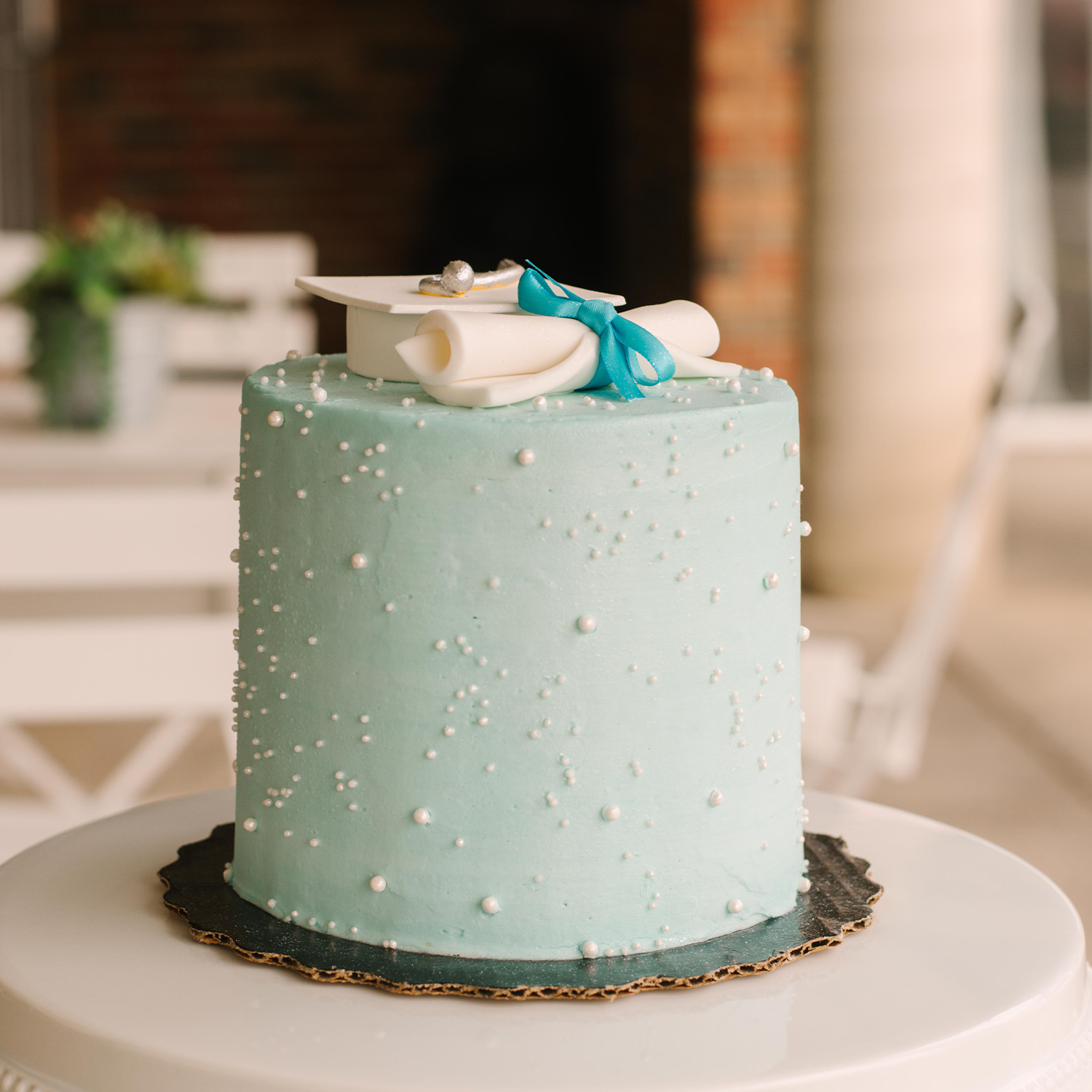 Simple Pearls Graduation • Designer Cake