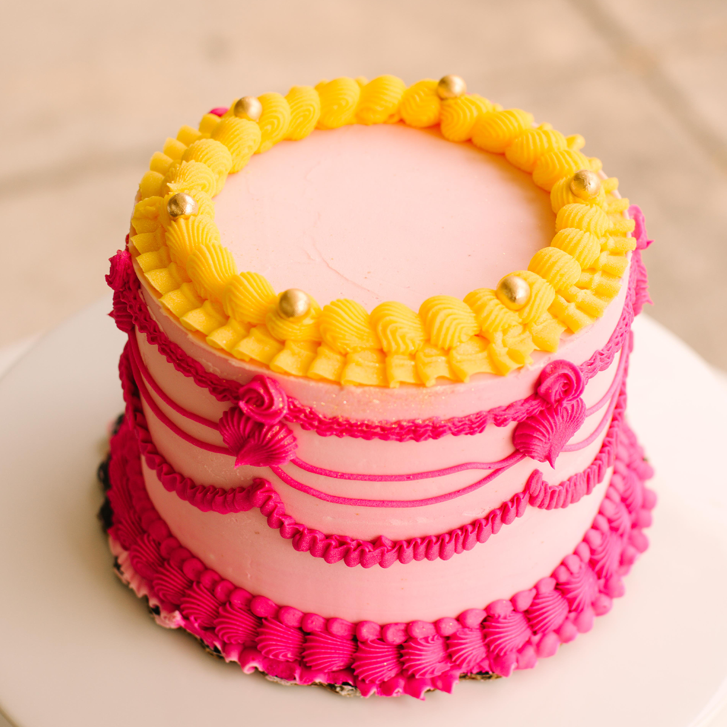 Peachy Vintage • Designer Cake