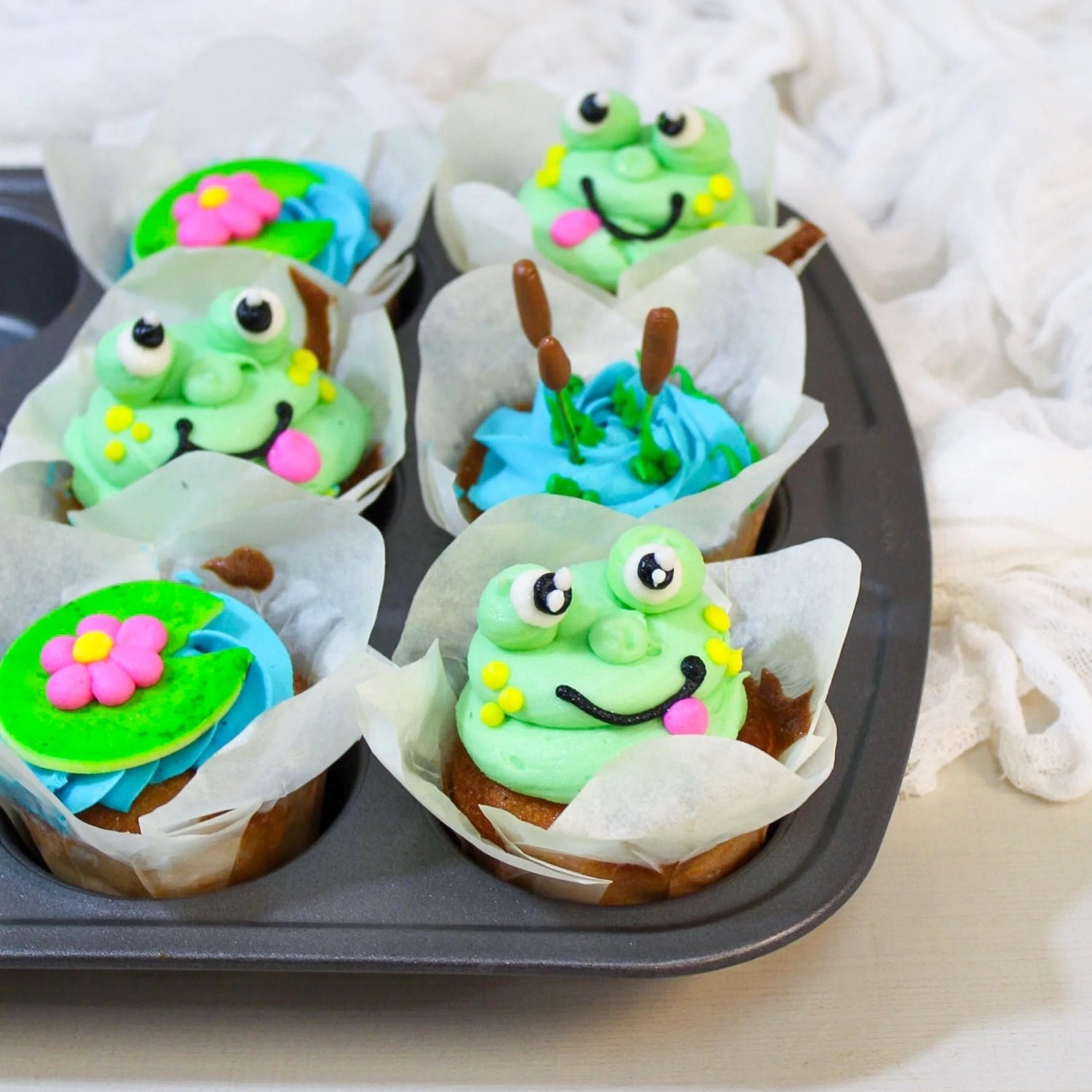 Froggy Pond • Designer Cupcakes