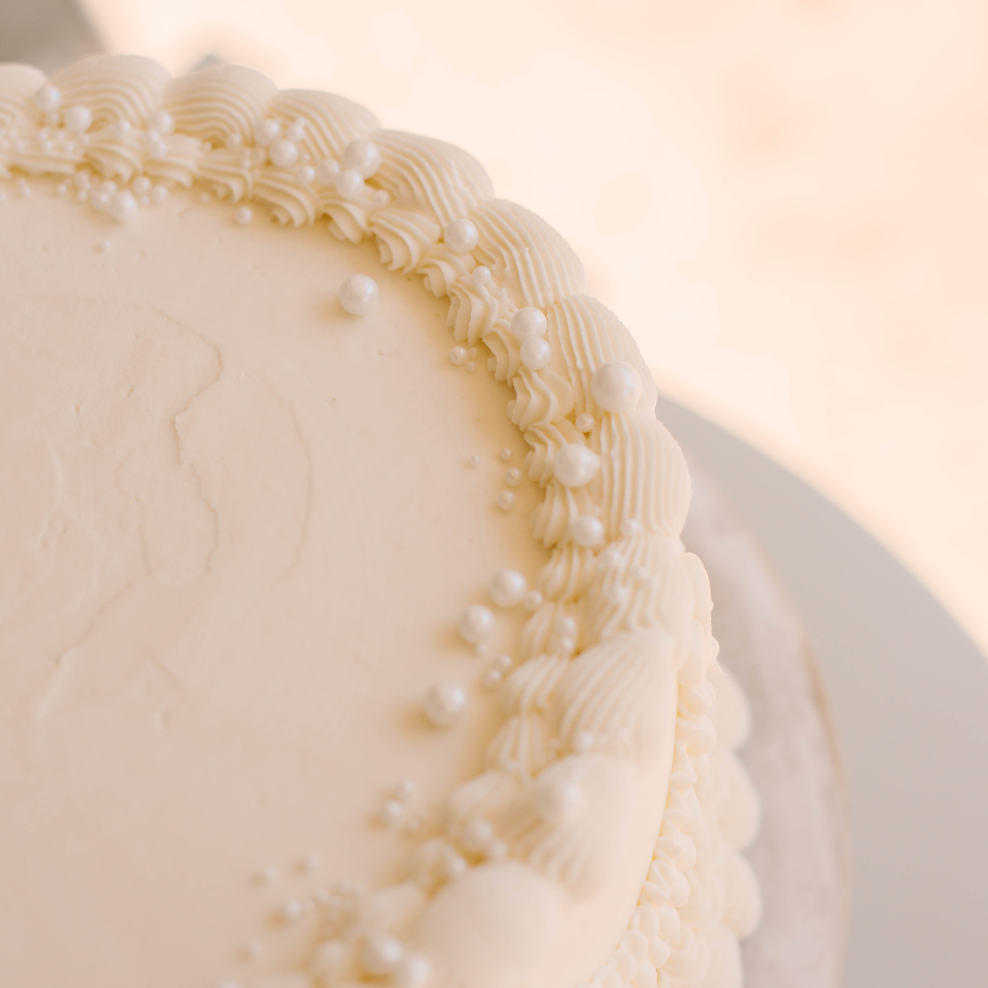 Vintage with Pearls • Designer Cake